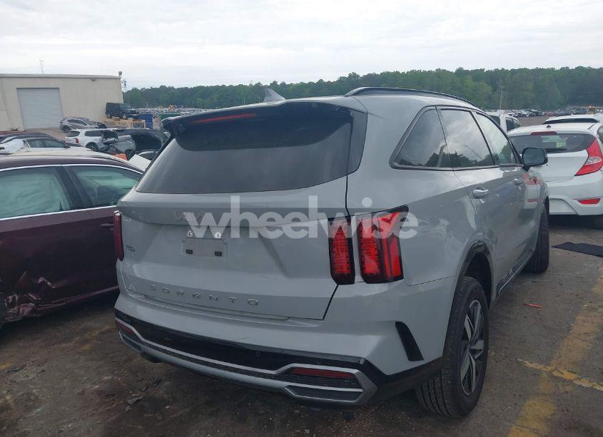 Photo 4 of 2022 Kia Sorento EX (VIN 5XYRH4LF7NG132472)