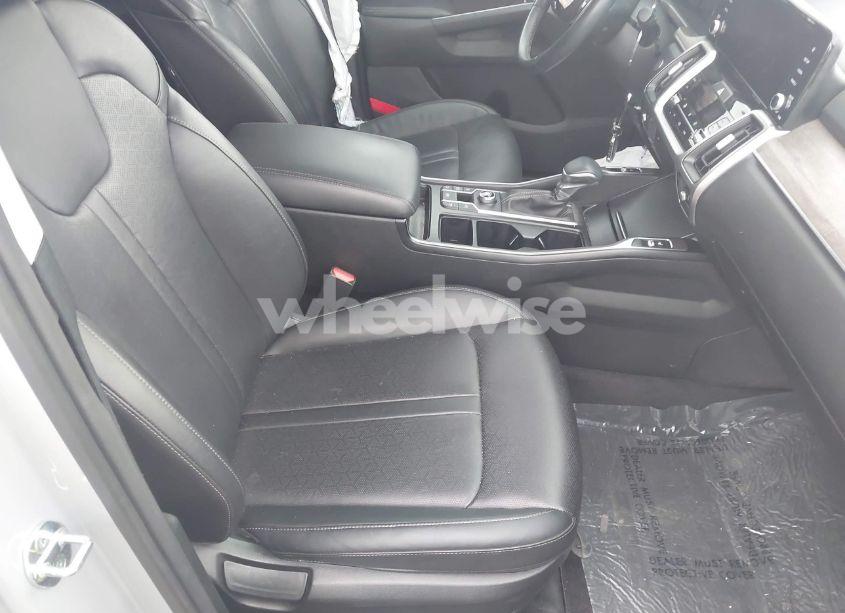 Photo 5 of 2022 Kia Sorento EX (VIN 5XYRH4LF7NG132472)