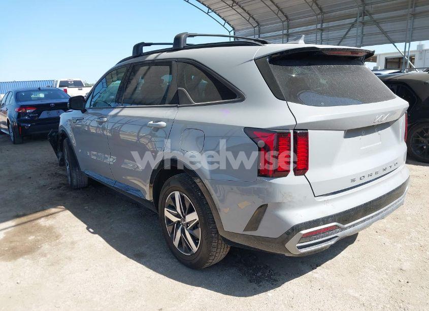 Photo 3 of 2022 Kia Sorento EX (VIN 5XYRH4LF8NG136238)
