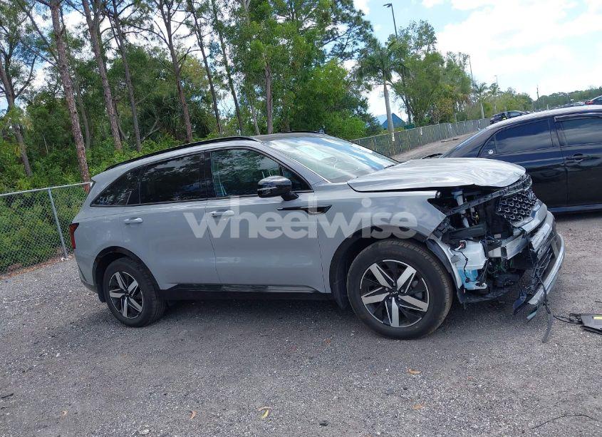 Photo 13 of 2022 Kia Sorento EX (VIN 5XYRH4LF9NG143960)