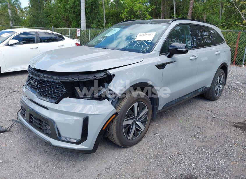 Photo 2 of 2022 Kia Sorento EX (VIN 5XYRH4LF9NG143960)