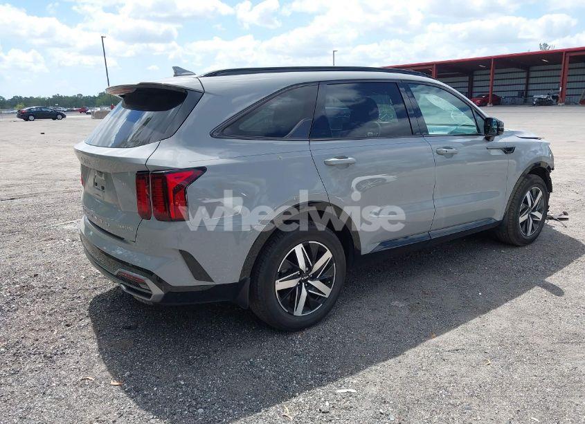 Photo 4 of 2022 Kia Sorento EX (VIN 5XYRH4LF9NG143960)