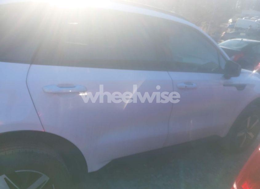 Photo 13 of 2023 Kia Sorento EX (VIN 5XYRH4LF9PG243298)