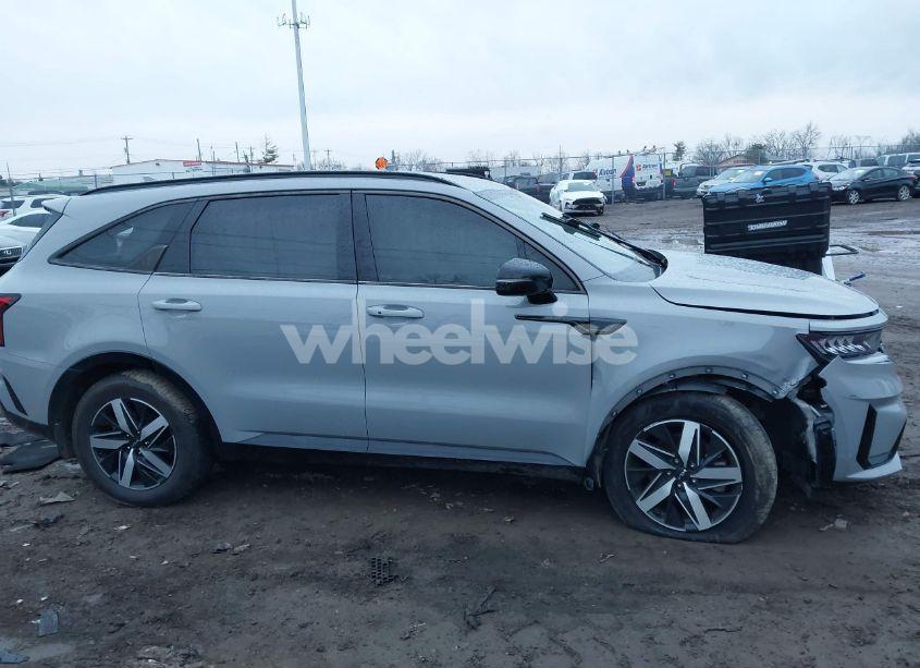 Photo 13 of 2022 Kia Sorento EX (VIN 5XYRH4LFXNG121238)