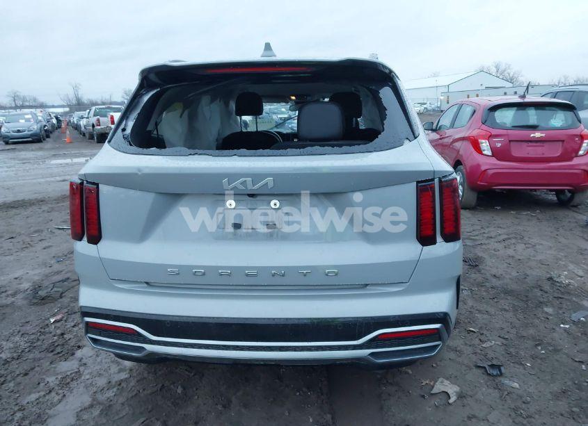 Photo 16 of 2022 Kia Sorento EX (VIN 5XYRH4LFXNG121238)
