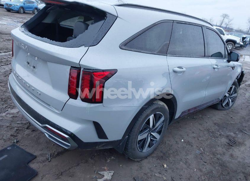 Photo 4 of 2022 Kia Sorento EX (VIN 5XYRH4LFXNG121238)
