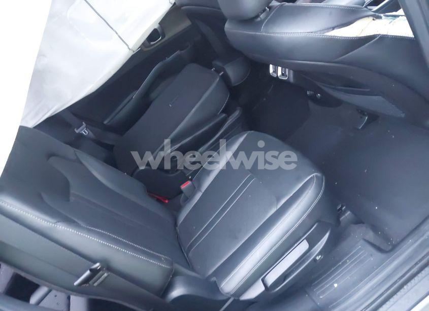 Photo 8 of 2022 Kia Sorento EX (VIN 5XYRH4LFXNG121238)