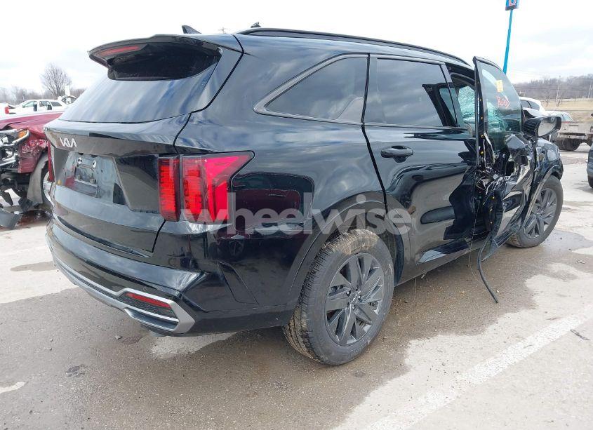 Photo 4 of 2023 Kia Sorento EX (VIN 5XYRH4LFXPG189333)