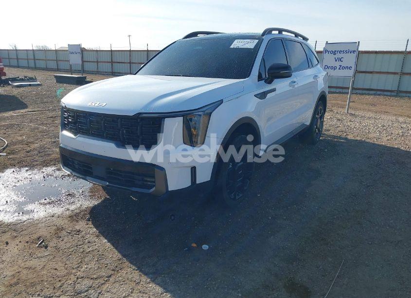 Photo 2 of 2024 Kia Sorento X-LINE EX (VIN 5XYRHDJF2RG255010)