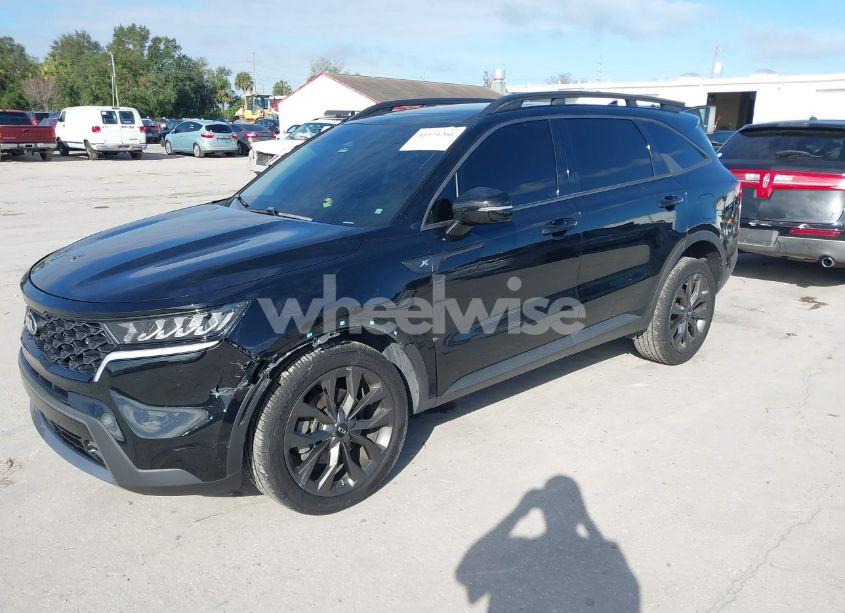 Photo 2 of 2021 Kia Sorento EX (VIN 5XYRHDLF2MG064211)