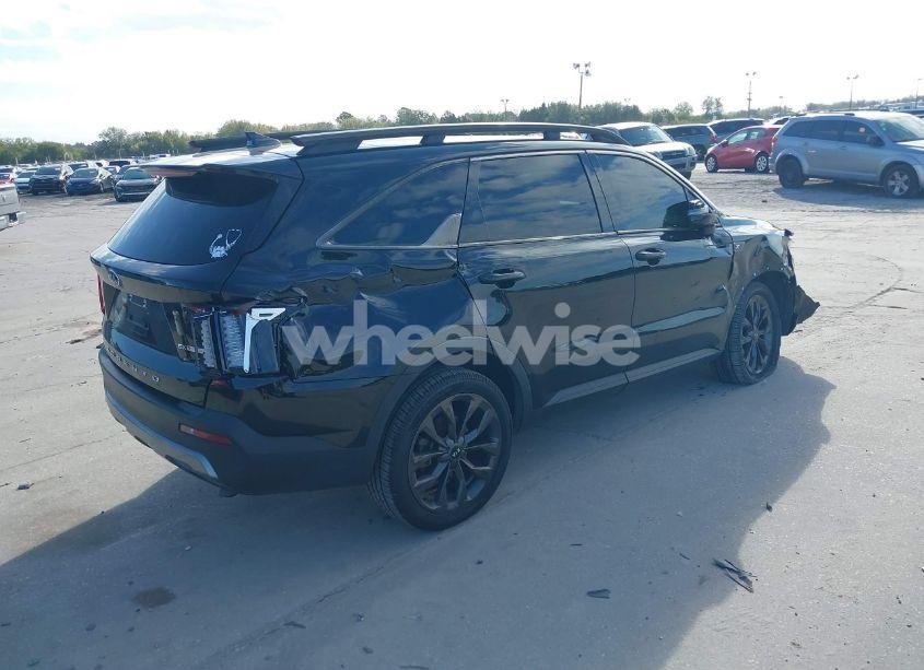 Photo 4 of 2021 Kia Sorento EX (VIN 5XYRHDLF2MG064211)