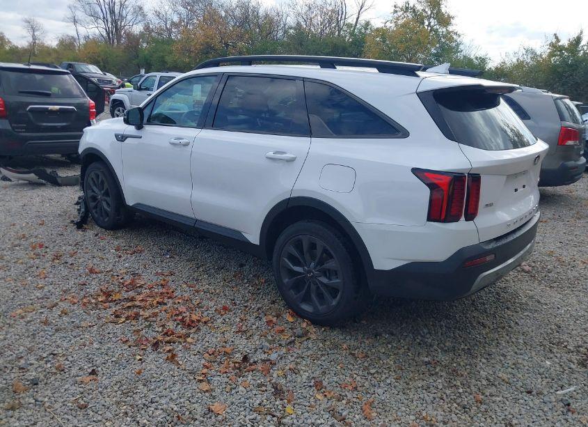 Photo 3 of 2021 Kia Sorento EX (VIN 5XYRHDLF8MG065945)