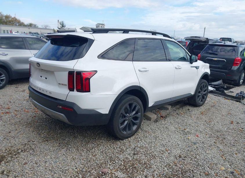 Photo 4 of 2021 Kia Sorento EX (VIN 5XYRHDLF8MG065945)
