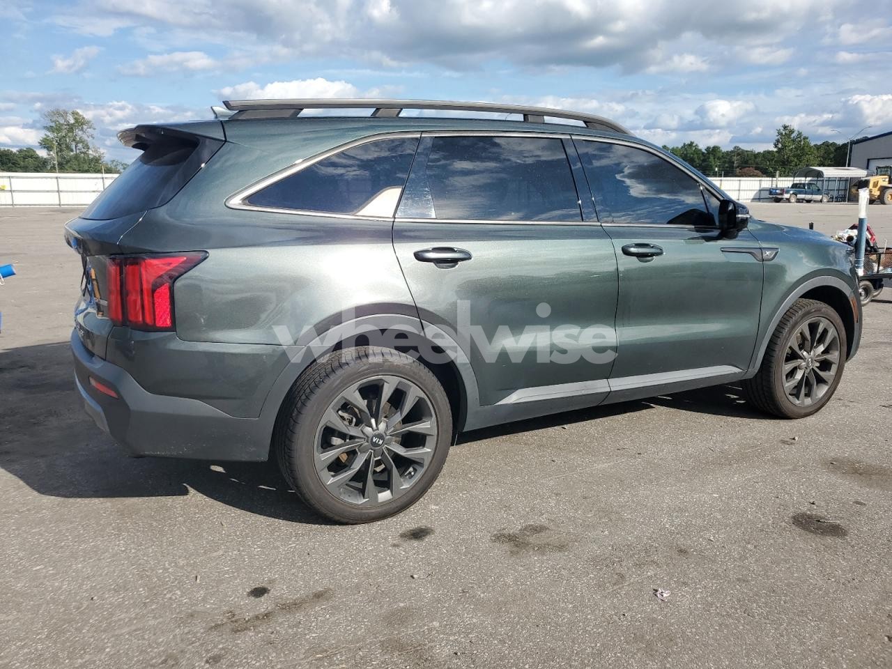 Photo 3 of 2021 KIA SORENTO SX (VIN 5XYRKDLF3MG012460)