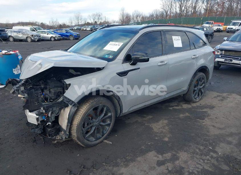 Photo 2 of 2022 Kia Sorento SX (VIN 5XYRKDLFXNG096830)