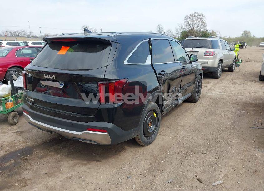 Photo 4 of 2024 Kia Sorento S (VIN 5XYRL4JC0RG276152)