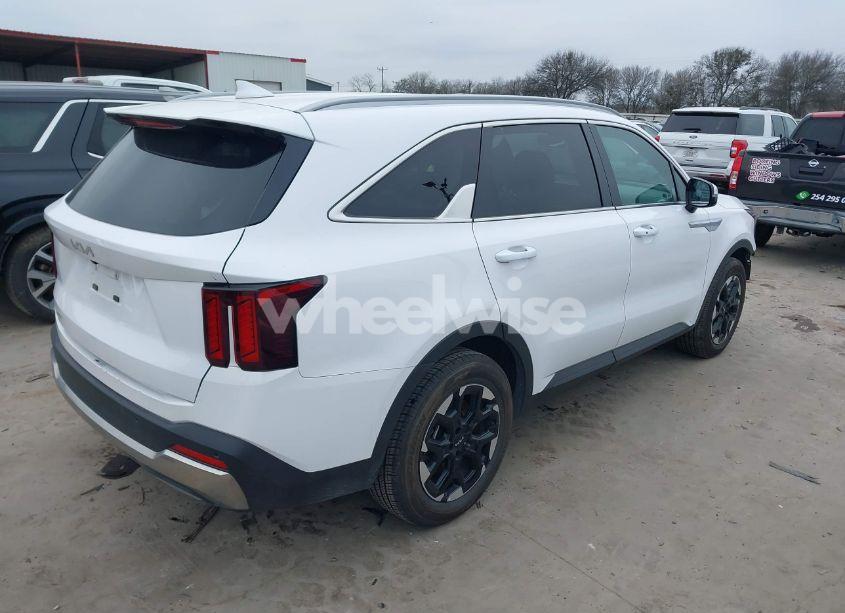 Photo 4 of 2024 Kia Sorento S (VIN 5XYRL4JC0RG280895)