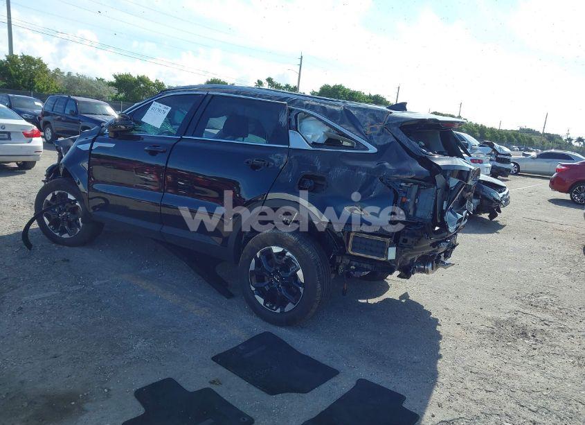 Photo 3 of 2025 Kia Sorento S (VIN 5XYRL4JC2SG323204)