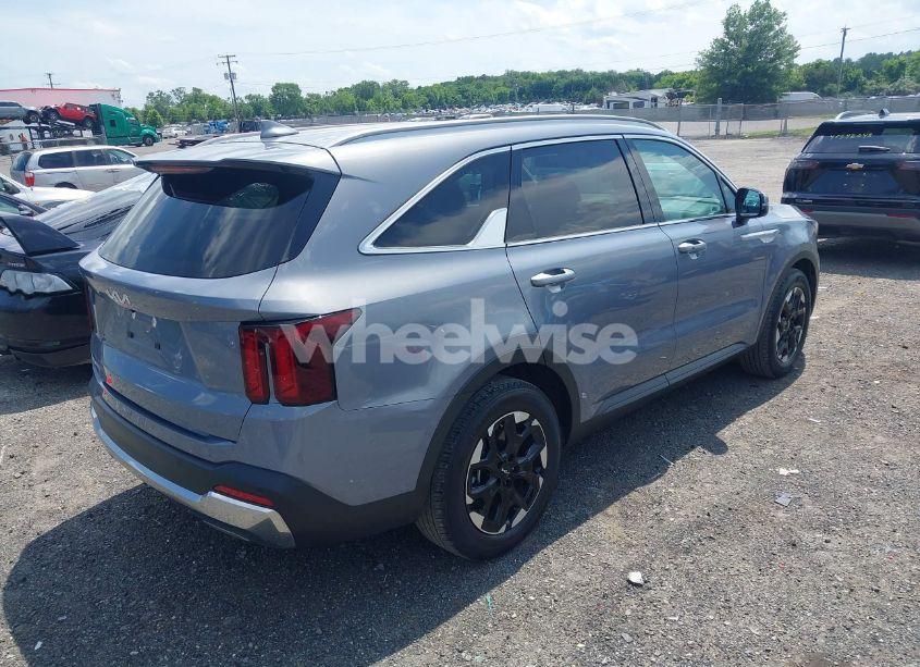 Photo 4 of 2024 Kia Sorento S (VIN 5XYRL4JC6RG283378)