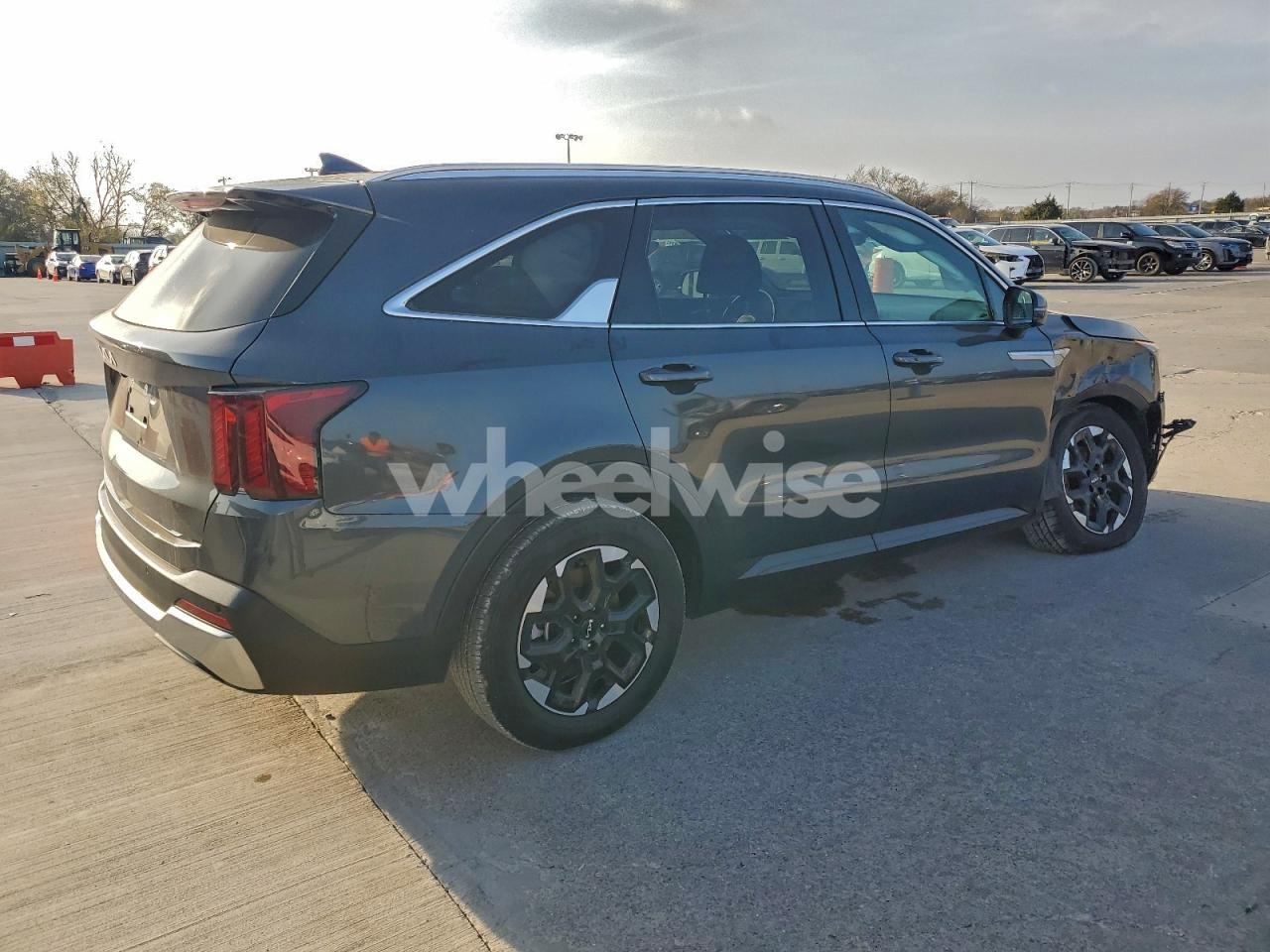 Photo 3 of 2024 KIA SORENTO S (VIN 5XYRL4JC7RG286385)