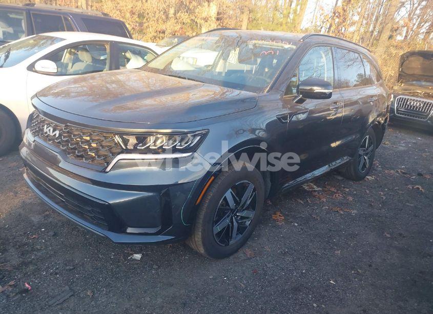 Photo 2 of 2022 Kia Sorento S (VIN 5XYRL4LC1NG140815)