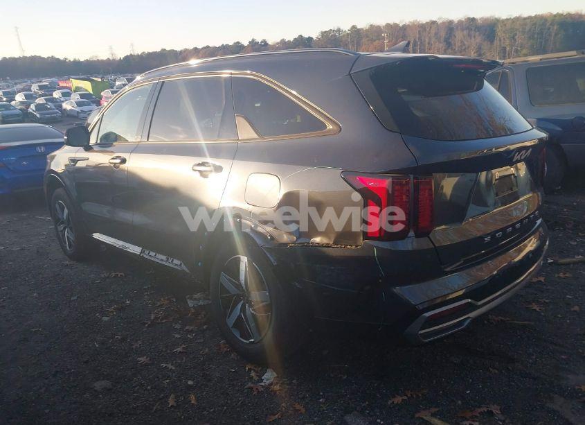 Photo 3 of 2022 Kia Sorento S (VIN 5XYRL4LC1NG140815)