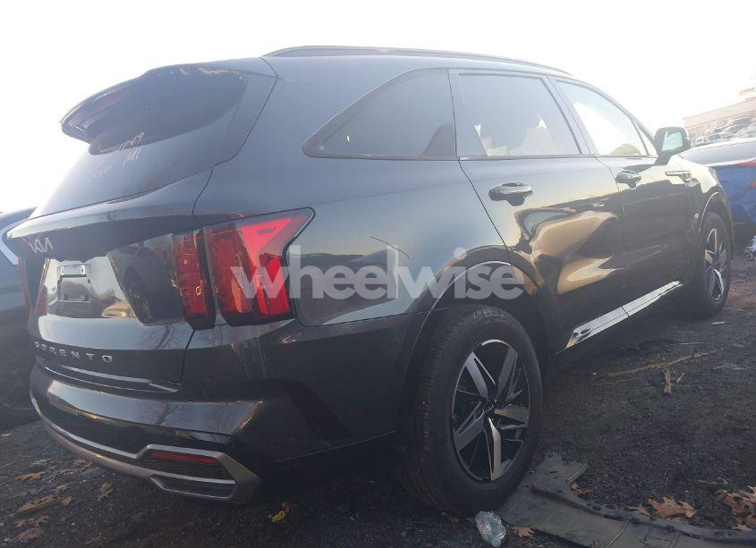 Photo 4 of 2022 Kia Sorento S (VIN 5XYRL4LC1NG140815)