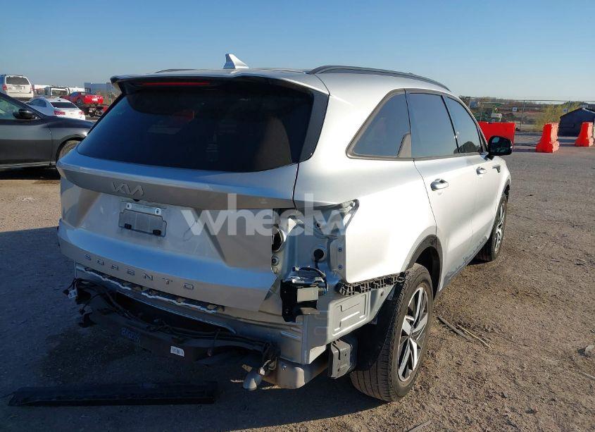 Photo 4 of 2022 Kia Sorento S (VIN 5XYRL4LC2NG150043)