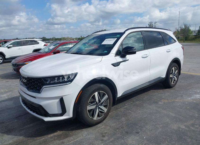 Photo 2 of 2022 Kia Sorento S (VIN 5XYRL4LC2NG157297)