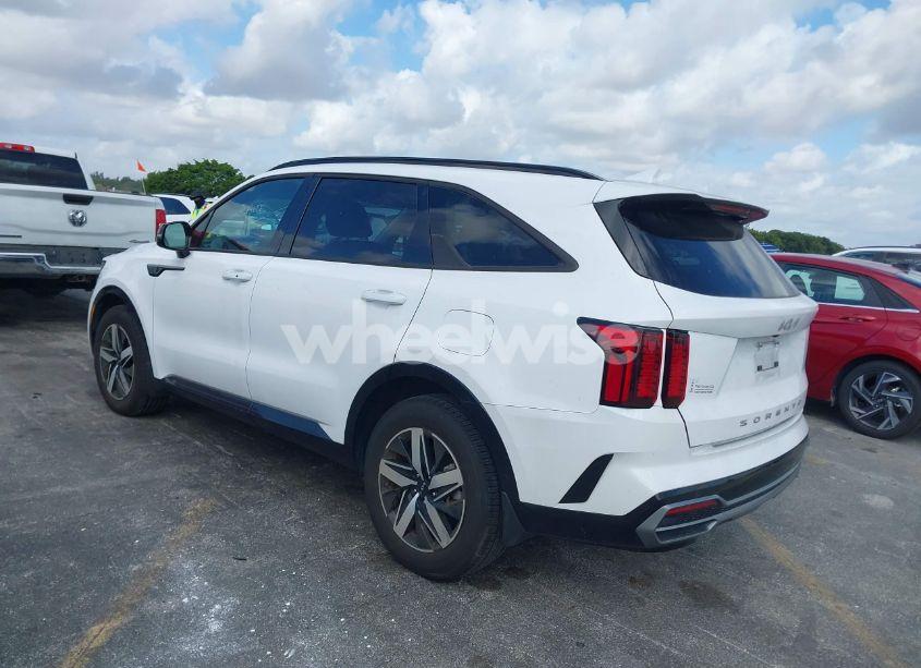 Photo 3 of 2022 Kia Sorento S (VIN 5XYRL4LC2NG157297)