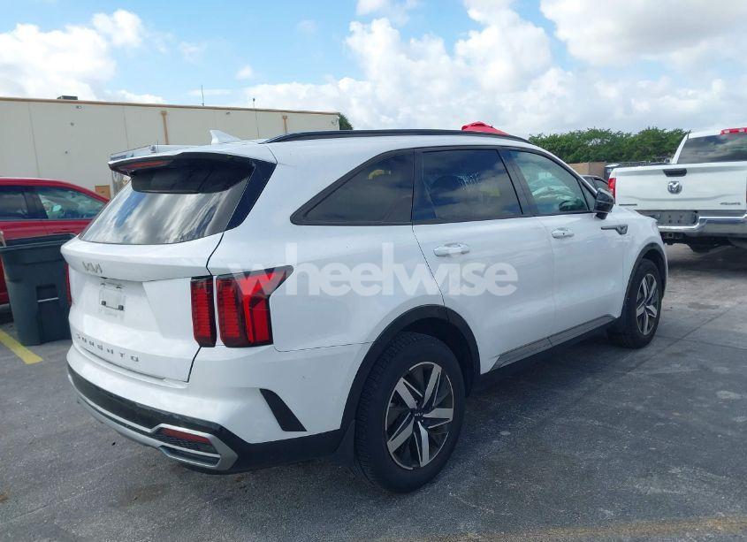 Photo 4 of 2022 Kia Sorento S (VIN 5XYRL4LC2NG157297)