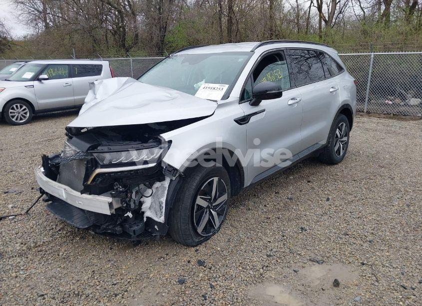 Photo 2 of 2021 Kia Sorento S (VIN 5XYRL4LC3MG020870)