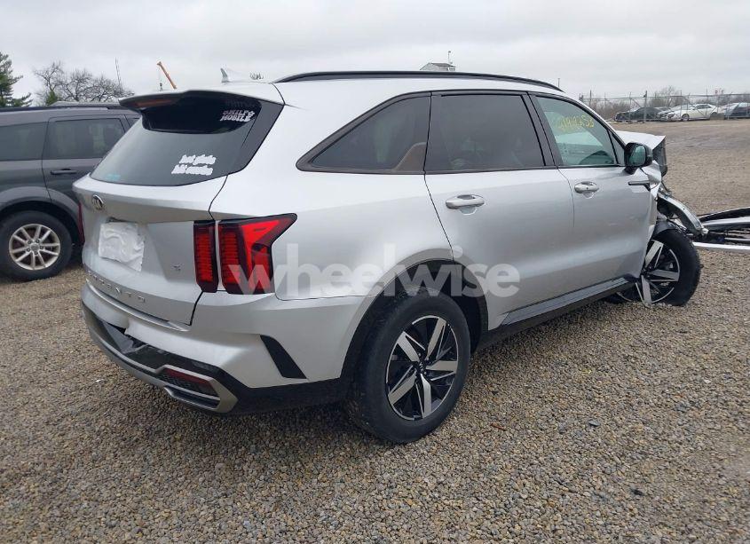 Photo 4 of 2021 Kia Sorento S (VIN 5XYRL4LC3MG020870)