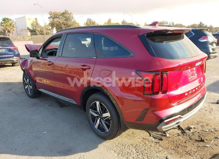 Photo 3 of 2022 Kia Sorento S (VIN 5XYRL4LC3NG082819)