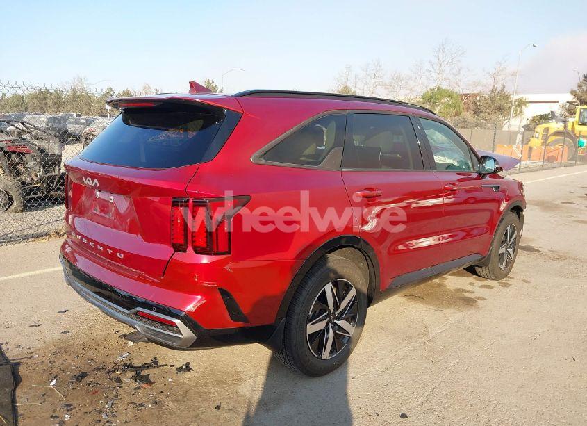 Photo 4 of 2022 Kia Sorento S (VIN 5XYRL4LC3NG082819)