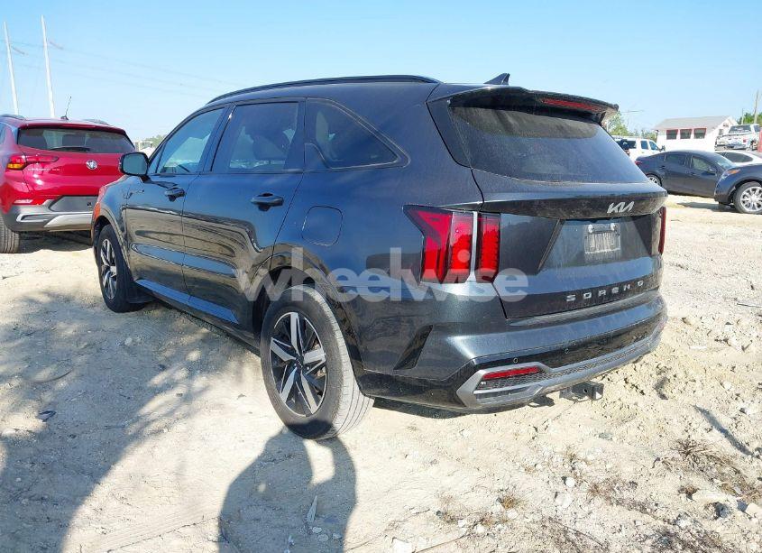 Photo 3 of 2022 Kia Sorento S (VIN 5XYRL4LC4NG087253)
