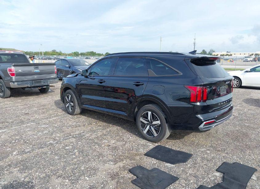 Photo 3 of 2022 Kia Sorento S (VIN 5XYRL4LC4NG152666)