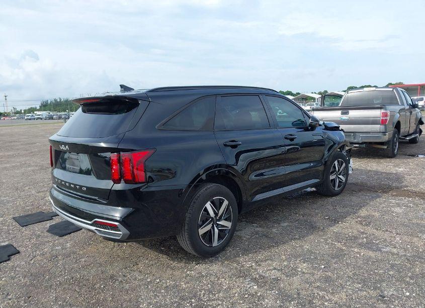 Photo 4 of 2022 Kia Sorento S (VIN 5XYRL4LC4NG152666)