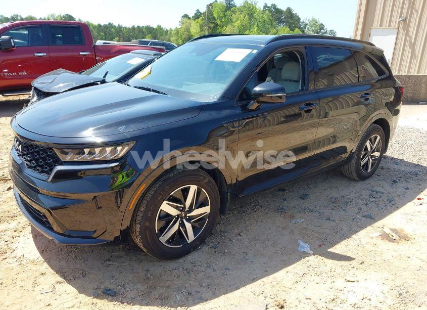 Photo 2 of 2022 Kia Sorento S (VIN 5XYRL4LC5NG146164)