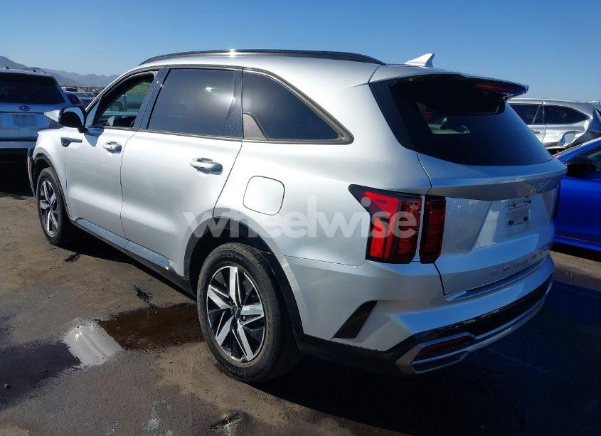 Photo 3 of 2022 Kia Sorento S (VIN 5XYRL4LC7NG075601)