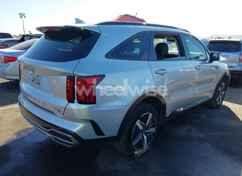 Photo 4 of 2022 Kia Sorento S (VIN 5XYRL4LC7NG075601)