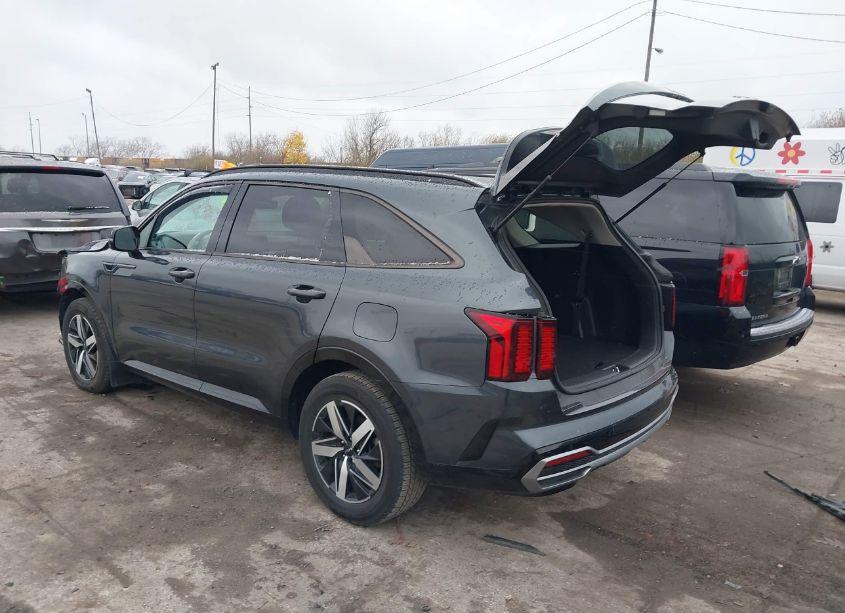 Photo 3 of 2022 Kia Sorento S (VIN 5XYRL4LC7NG130337)