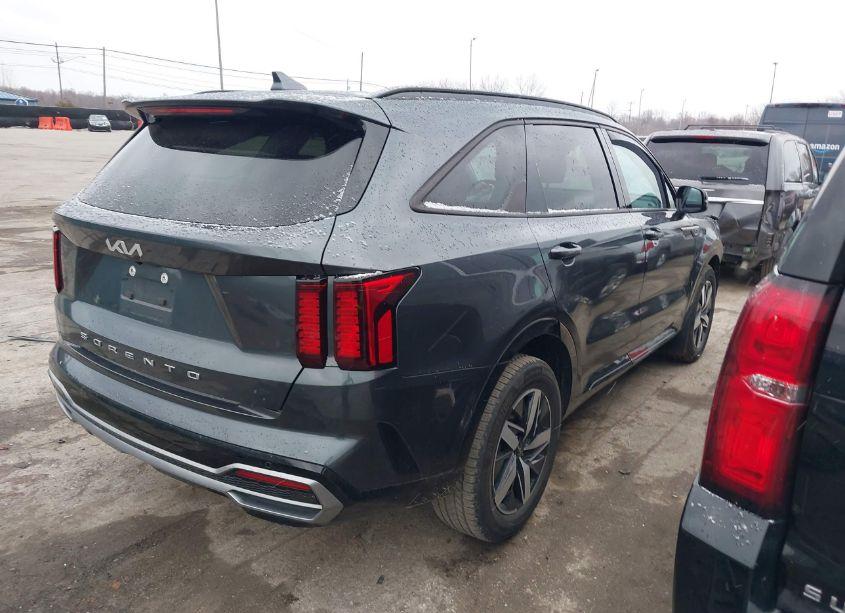 Photo 4 of 2022 Kia Sorento S (VIN 5XYRL4LC7NG130337)