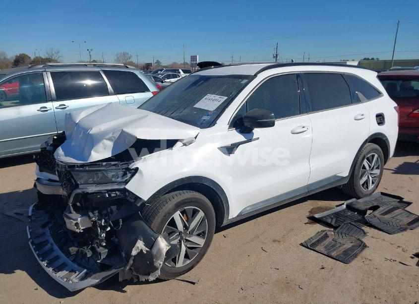 Photo 2 of 2021 Kia Sorento S (VIN 5XYRL4LC8MG009072)