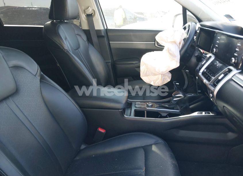Photo 5 of 2021 Kia Sorento S (VIN 5XYRL4LC8MG009072)