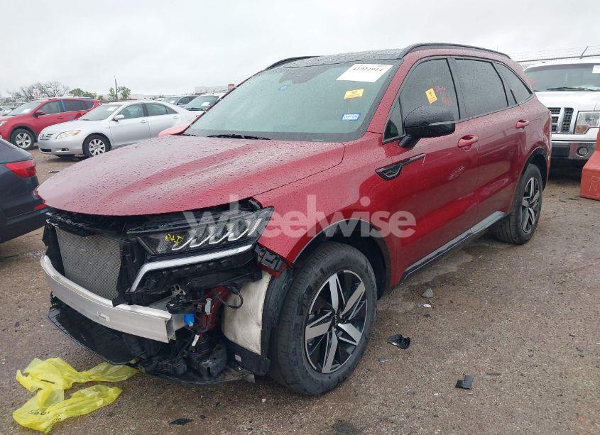 Photo 2 of 2022 Kia Sorento S (VIN 5XYRL4LC9NG139461)