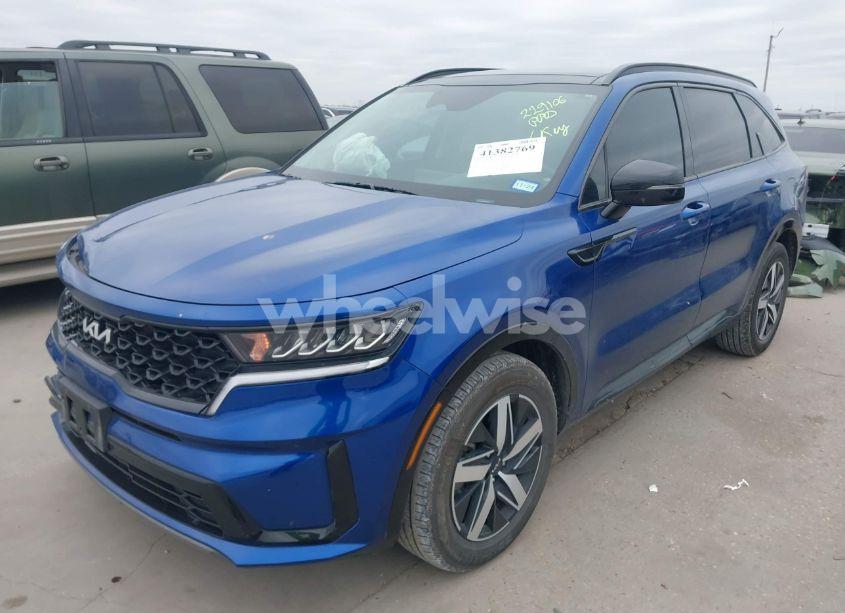 Photo 2 of 2022 Kia Sorento S (VIN 5XYRL4LCXNG159816)