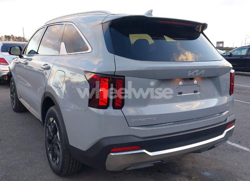 Photo 3 of 2024 Kia Sorento S (VIN 5XYRLDJC3RG307765)