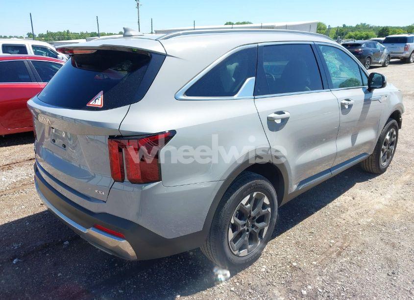 Photo 4 of 2024 Kia Sorento S (VIN 5XYRLDJC8RG293054)