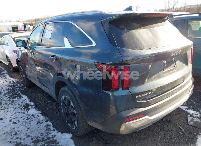 Photo 3 of 2025 Kia Sorento S (VIN 5XYRLDJCXSG319076)